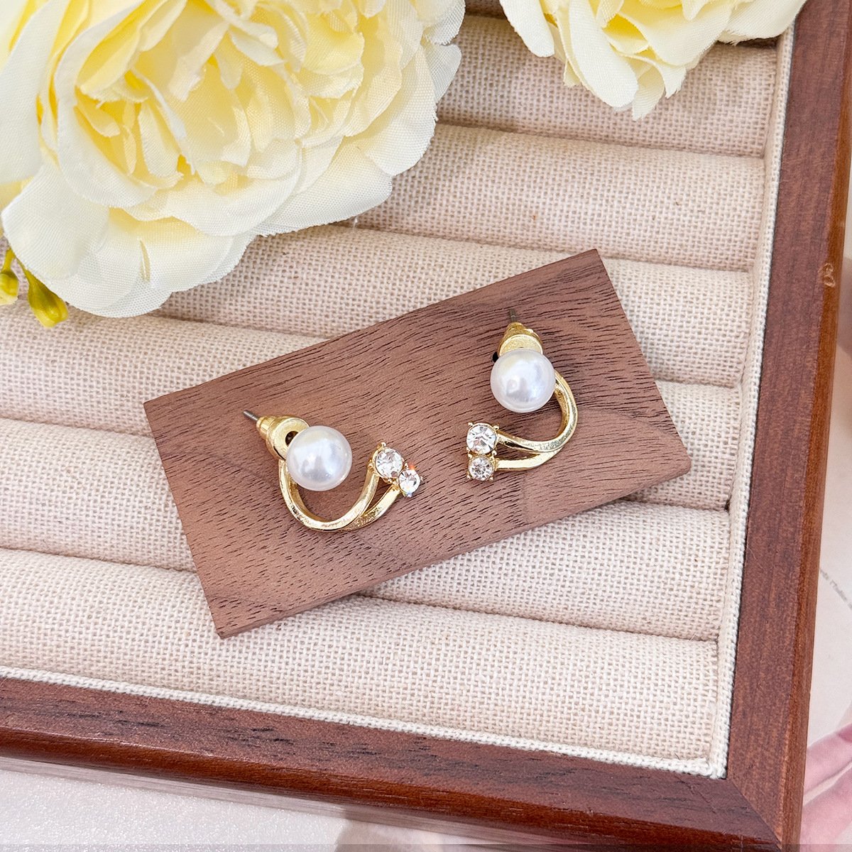 Twist Pearl Sparkle Earrings